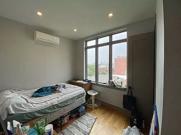 5th image of 223 Manhattan Ave #3B