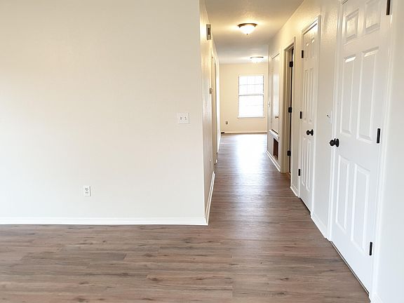 2nd image of 809 E Eastview Dr
