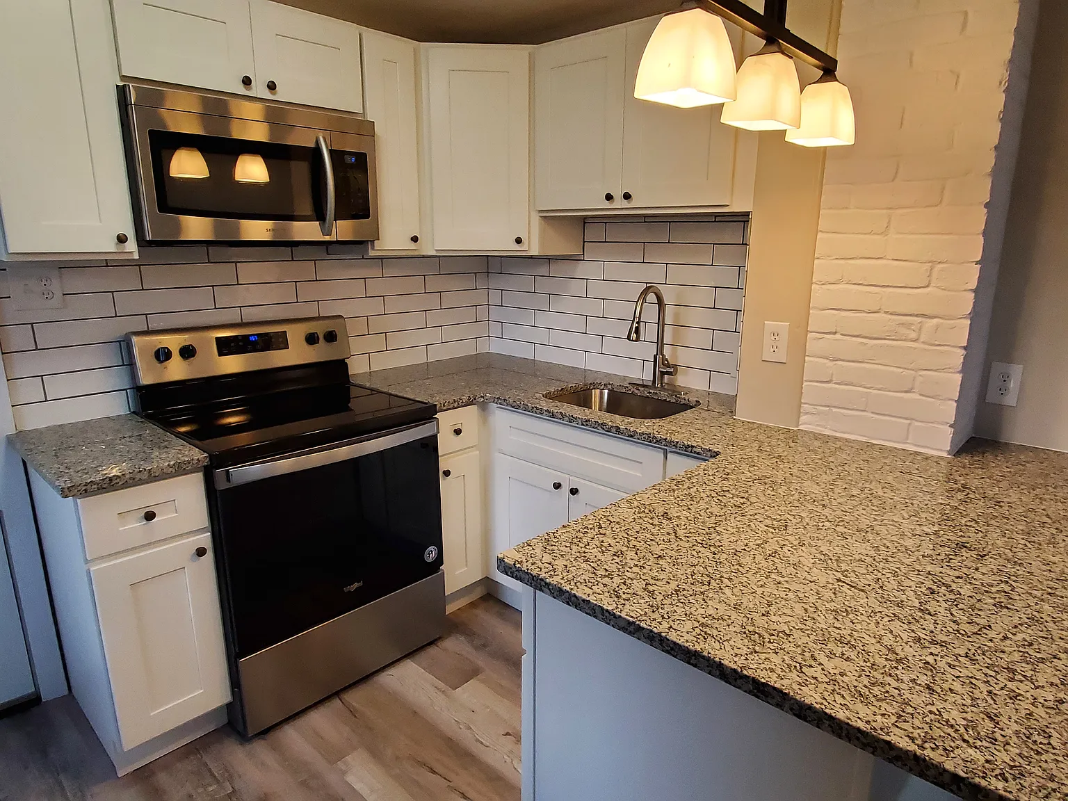 2 bed, 850 sqft, $1,350 — Photo 3
