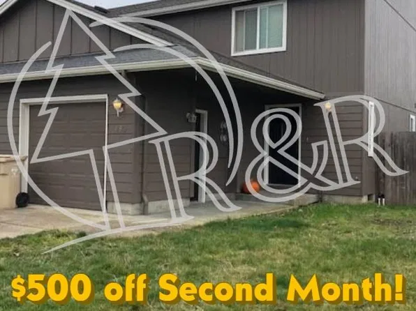 882 S 9th St, Harrisburg, OR 97446