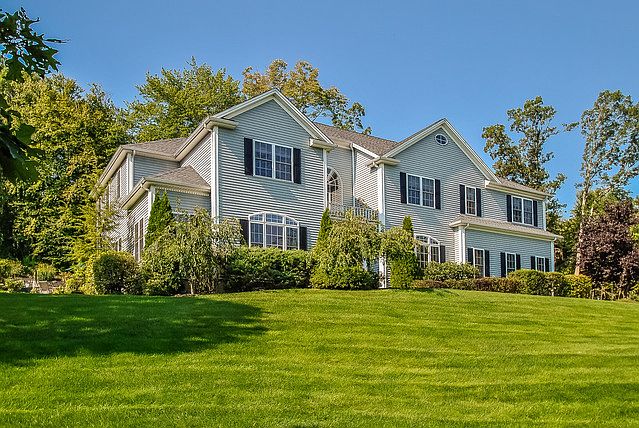 1st image of 27 Pine View Dr