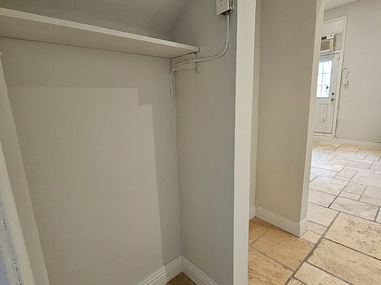 550 Yonge St #2F — Photo 9