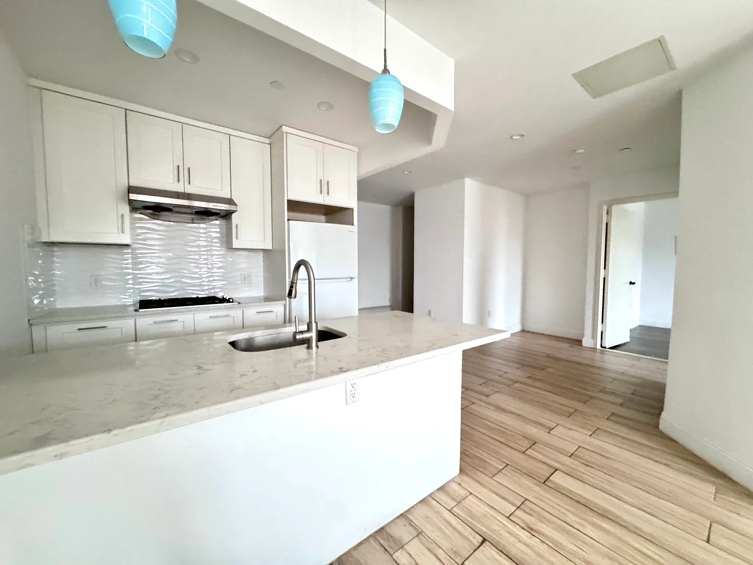 2 bed, 969 sqft, $3,200 — Photo 4