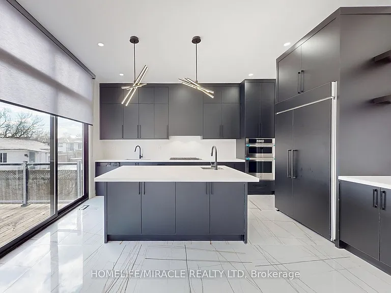 150 Stewart St — Photo 41