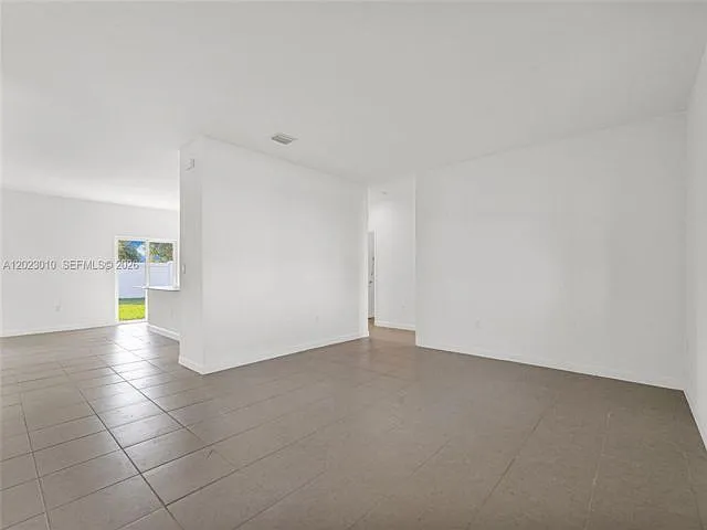 27210 SW 156th Ave — Photo 4