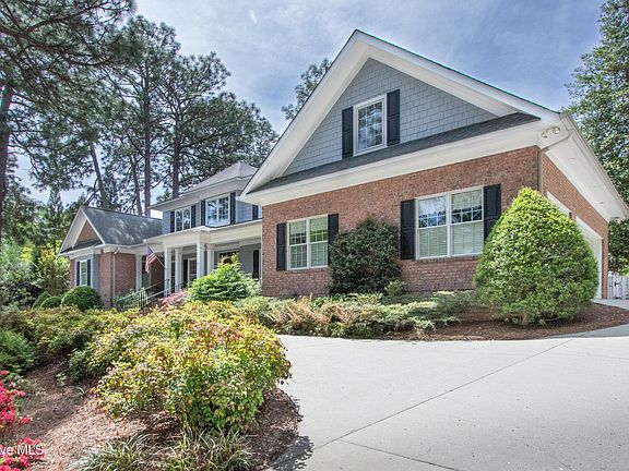3rd image of 60 Oak Meadow Road