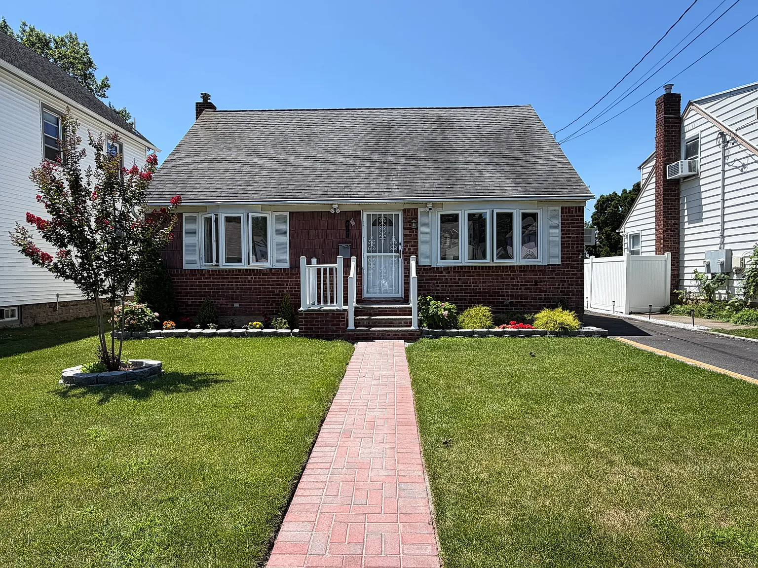 417 Burkhard Ave — Photo 1