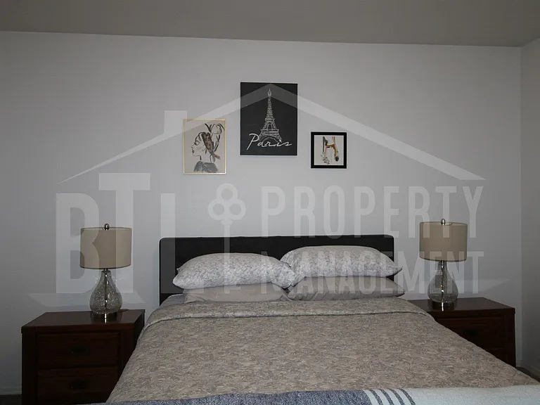 2910 Vineyards Pkwy #4 — Photo 11