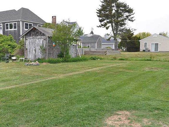 4th image of 24 Green Hill Ave
