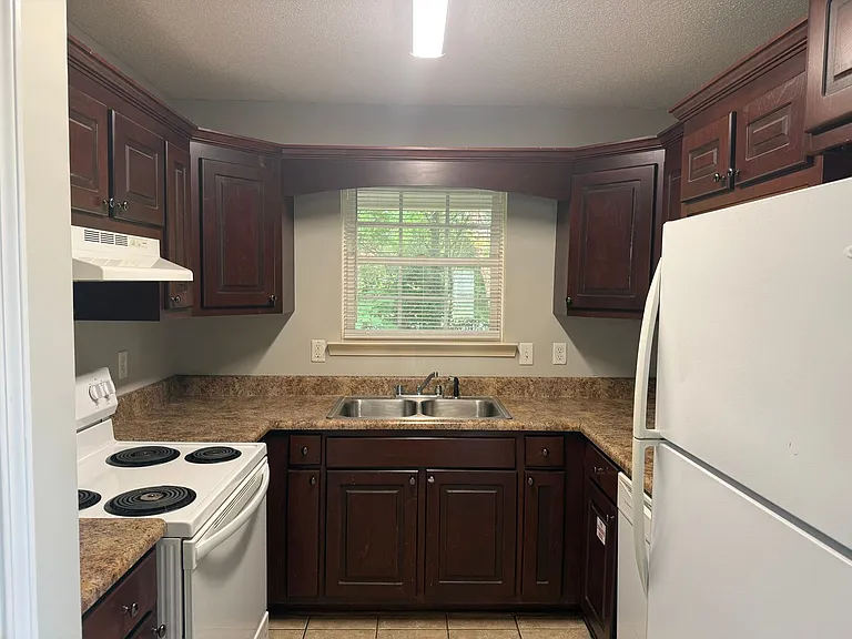 2500 Barnesdale Way — Photo 4