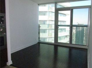 12 York St #5310, Toronto, ON M5J 0E4