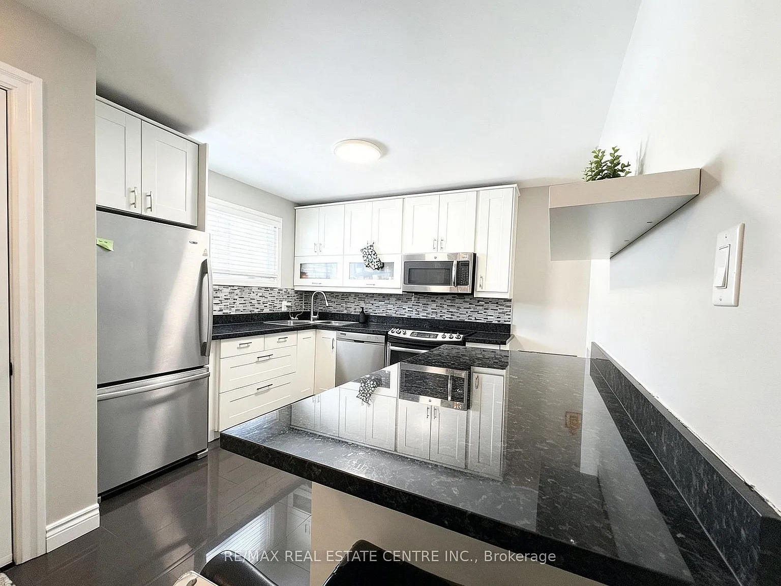 3 bed, $2,850 — Photo 2