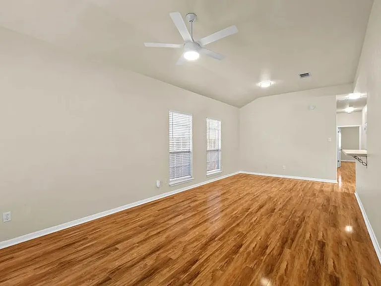 611 Zennia St #B — Photo 11