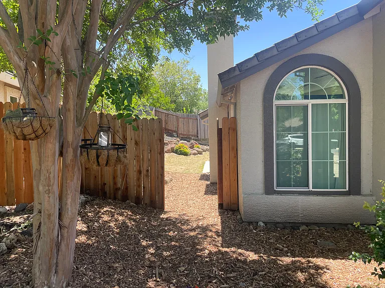 360 Hansen Cir — Photo 18