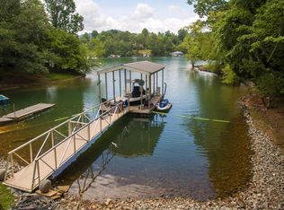 695 Chatuge Village Cir, Hayesville, NC 28904