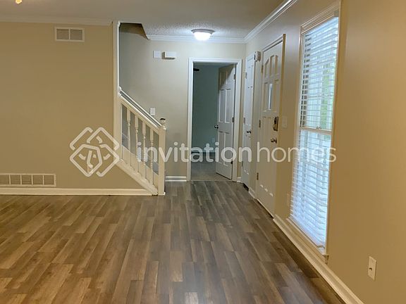 2nd image of 100 Raquel Dr NW