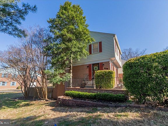 3rd image of 4901 Van Walbeek Pl