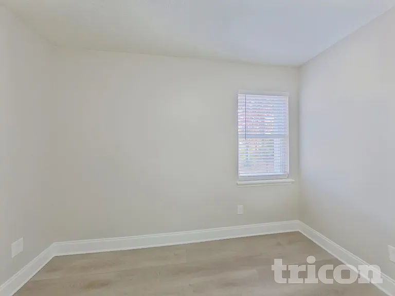 5801 Leaf Ct — Photo 6