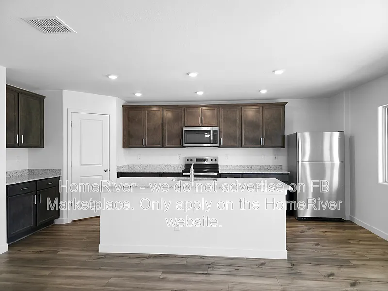5 bed, 2.5 bath, 2254 sqft, $2,175 — Photo 3