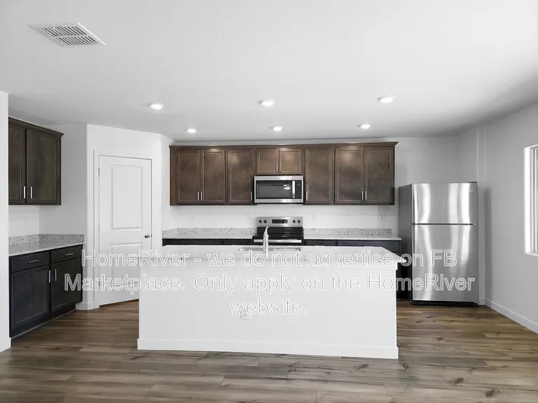 1091 W West Virginia Ave — Photo 5