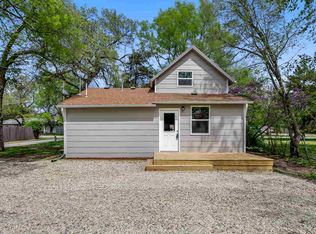 517 E 2nd St, Douglass, KS 67039