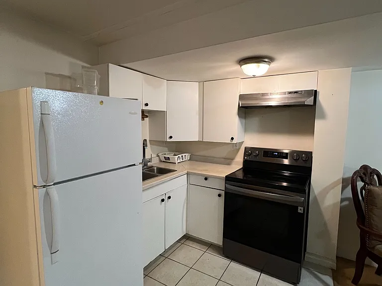 794 Khan Cres #BASEMENT — Photo 3