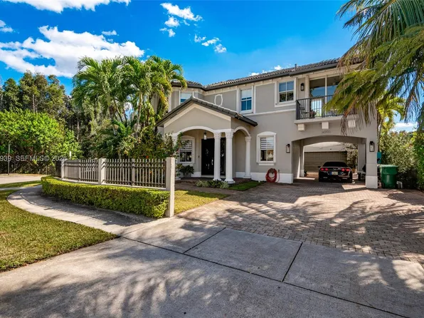 14900 SW 10th St, Miami, FL 33194