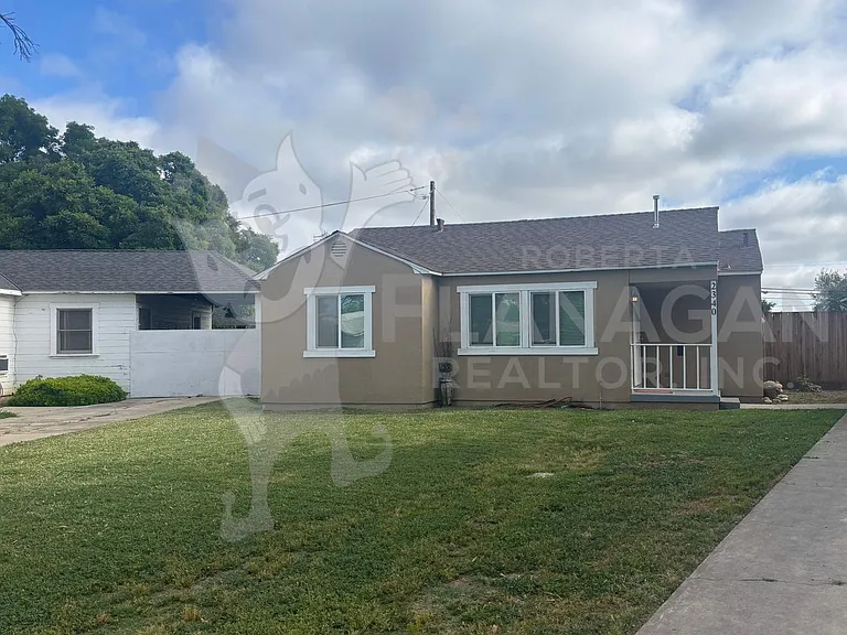 2340 Circle Dr — Photo 1