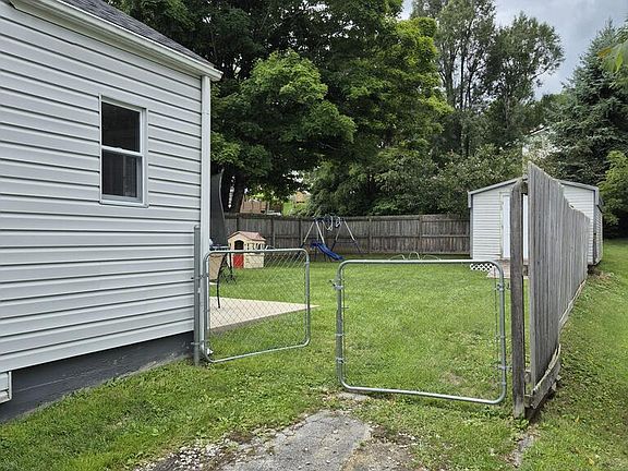 5th image of 560 W Spiller St