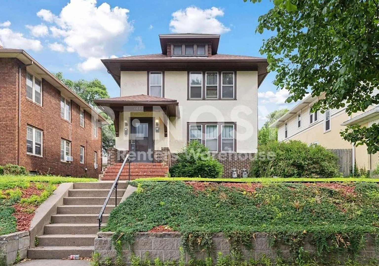 Spacious 2 Bedroom 1 Bath Upper Level Duplex in St. Paul — Photo 1
