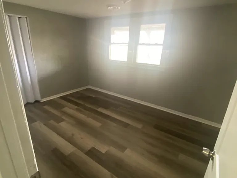 157 1/2 Stafford Ave — Photo 5