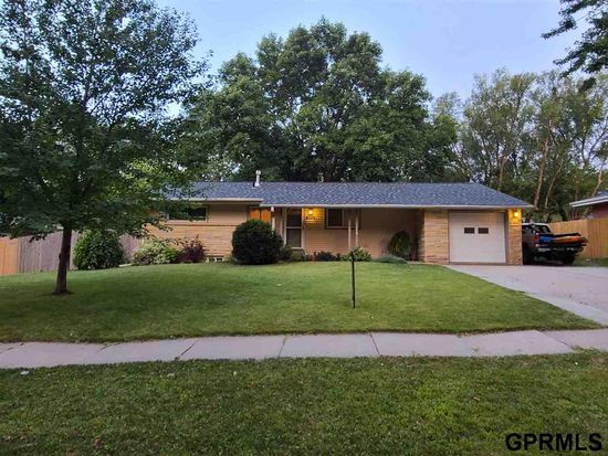 1915 Morningside Dr Lincoln Ne 68506 Zillow
