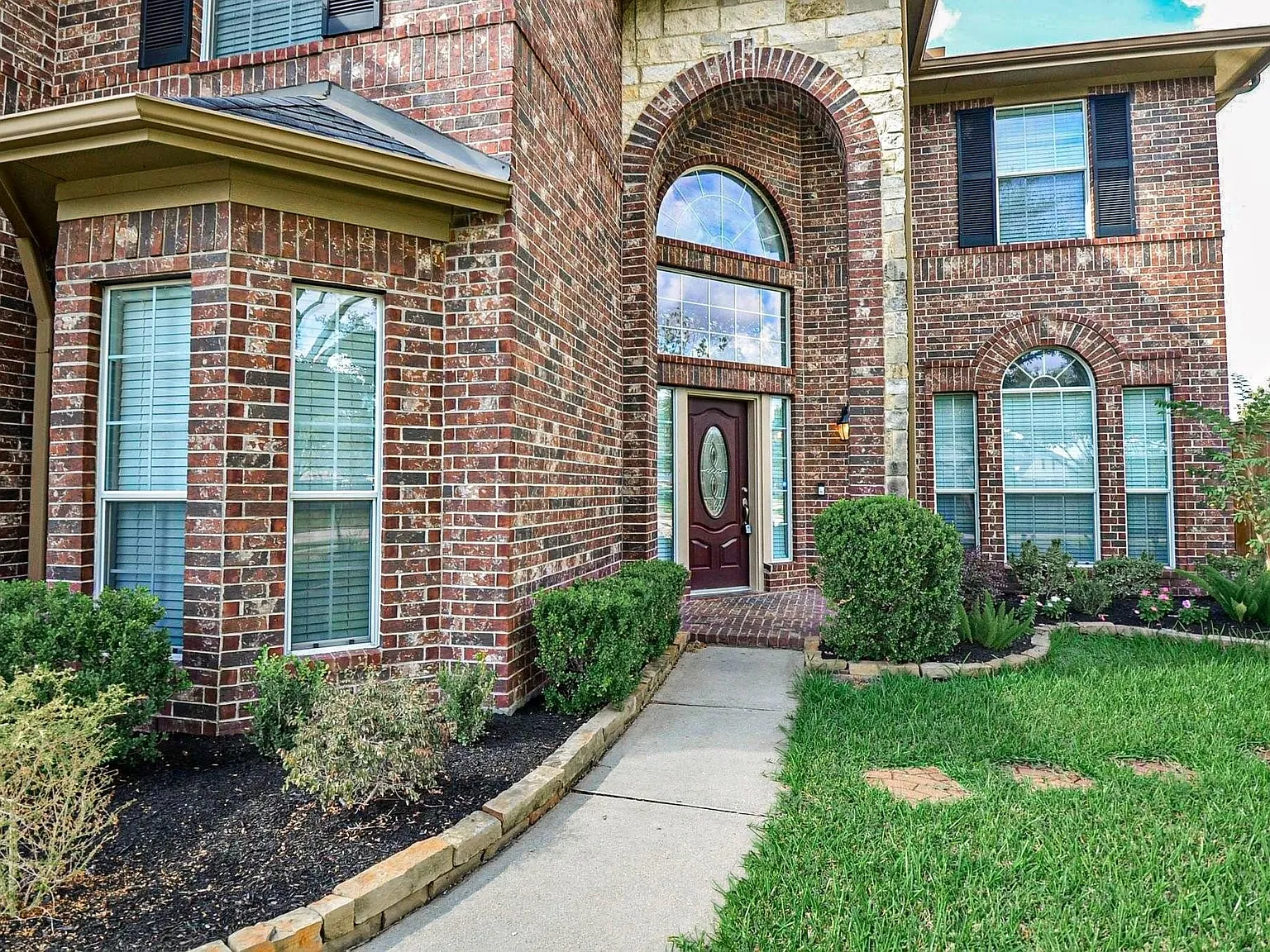 5 bed, 3.5 bath, 3566 sqft, $3,250 — Photo 4