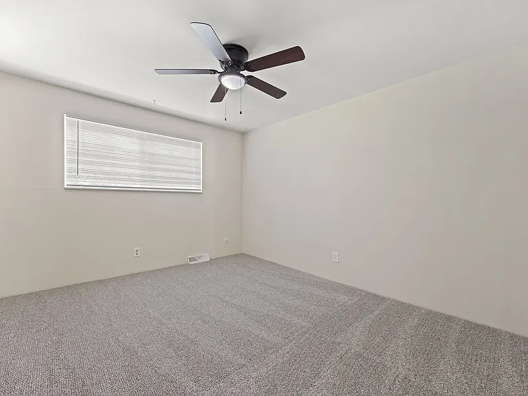 701 Oak St — Photo 10