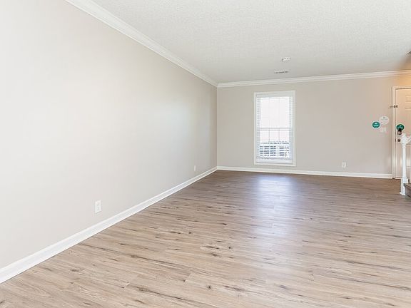 5th image of 111 Dorchester Ct