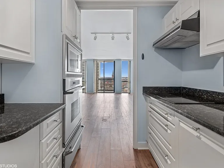 1660 N La Salle Dr #1608 — Photo 7