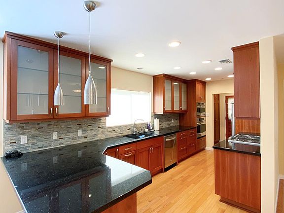 4th image of 3107 S Bentley Ave