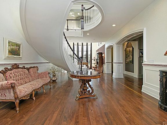 5th image of 16084 Esquilme Dr