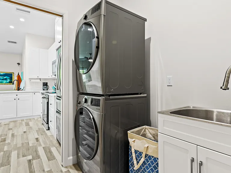 2420 Valentine St — Photo 9