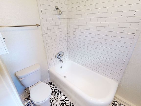 4th image of 205 N Kenmore Ave APT 31