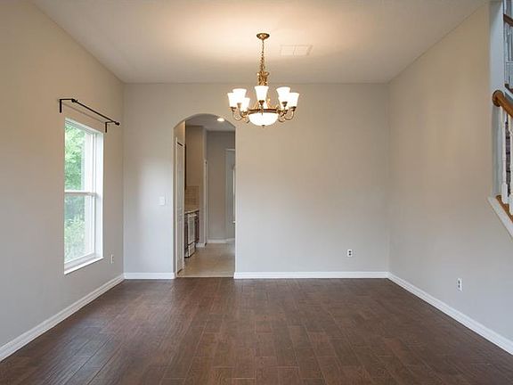 4th image of 2713 Lakemoor Dr