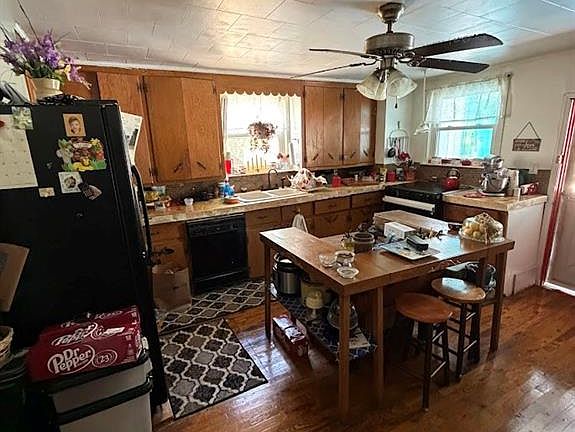3rd image of 2052 Moravian Falls Rd