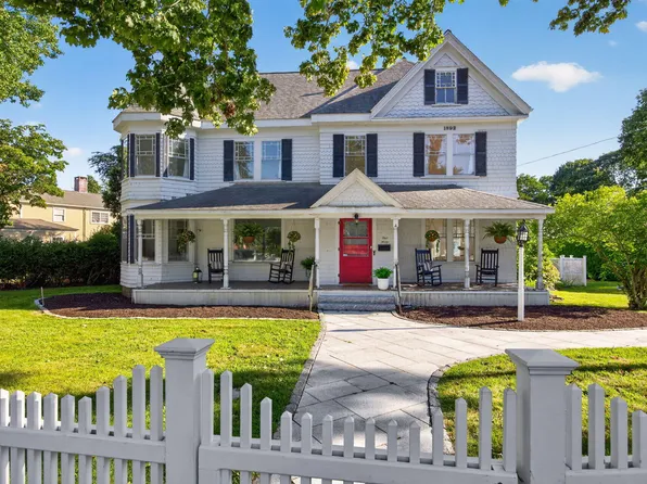 1 Main Street, Falmouth, MA 02540