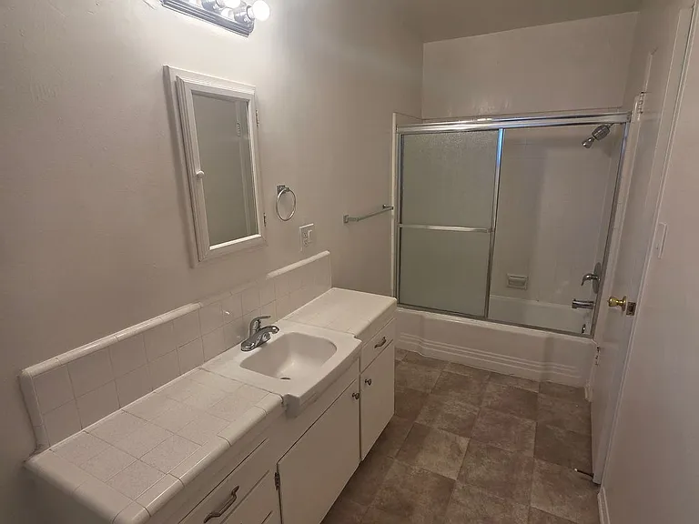 1015 E 4th St #21 — Photo 9