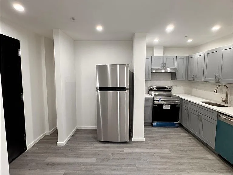 2250 Butler St #102 — Photo 12