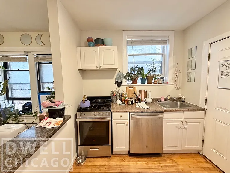 2113 W Giddings St #2 — Photo 6