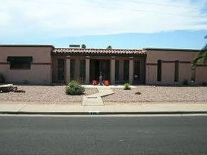 gorgeous santa fe and landscaped yard