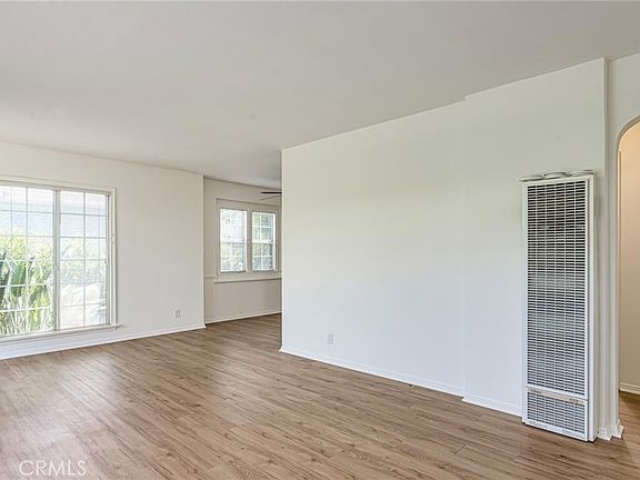 3rd image of 313 Venice Way