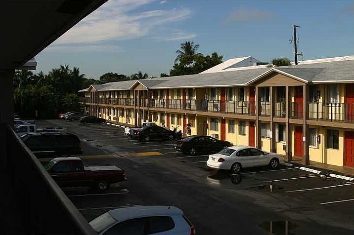 1st image of 1814 E Oakland Park Blvd