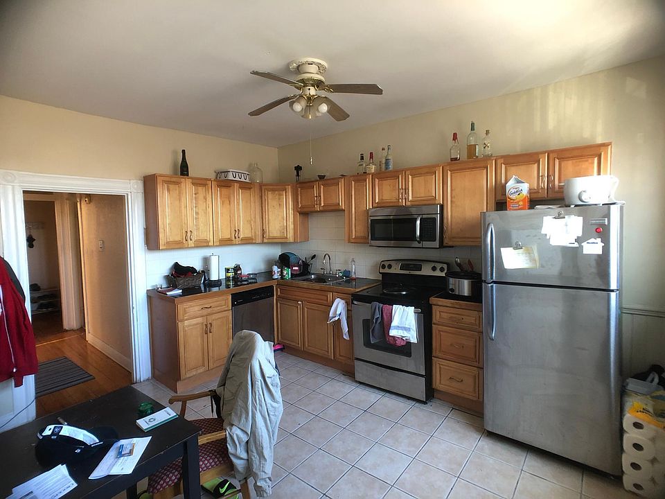 2nd image of 830 Parker St #U3